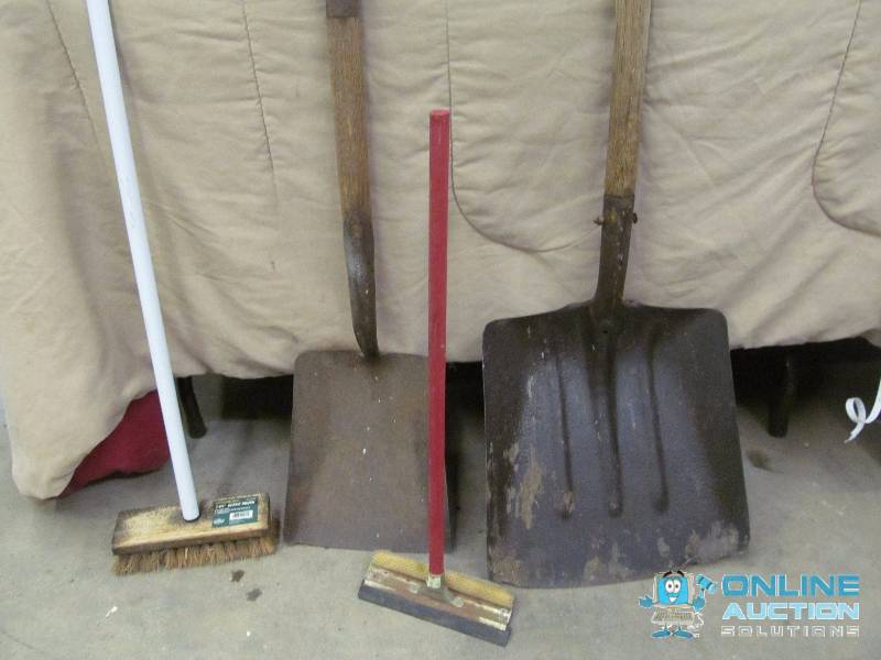 lot 147 image: Tools