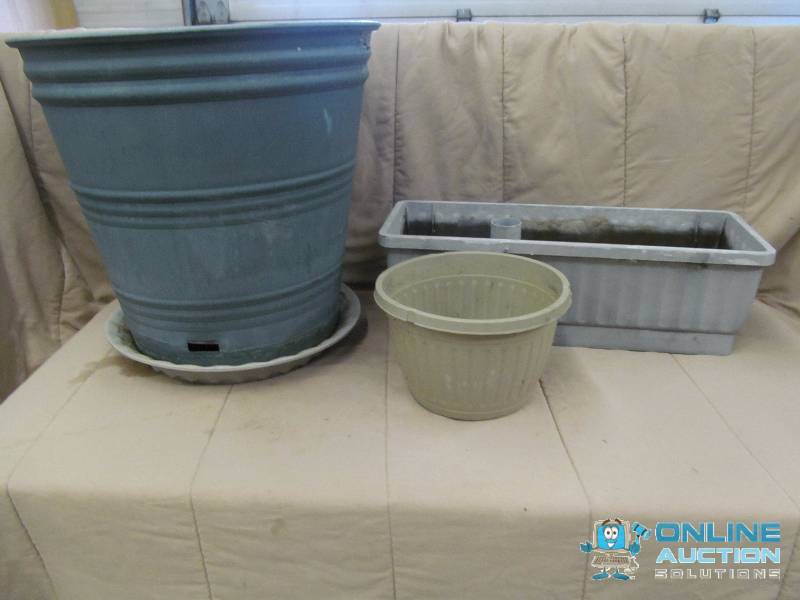 lot 153 image: Planters
