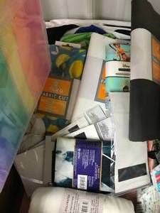 lot 15 image: CRAFT BOX ITEMS, ASSORTED, HAVE FLAWS