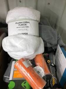 lot 16 image: CRAFT BOX ITEMS, ASSORTED, ITEMS HAVE FLAWS