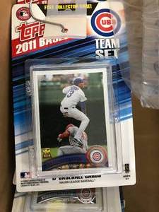 lot 72 image: CHICAGO CUBS BASEBALL CARDS 2011