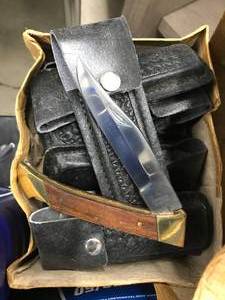 lot 123 image: 2 DOZEN FOLD UP KNIVES WITH CASE.