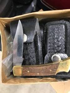 lot 125 image: 2 DOZEN FOLD UP KNIVES