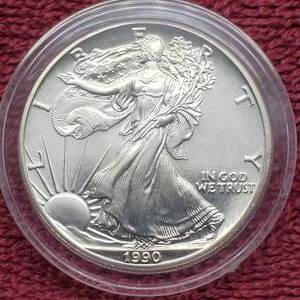 lot 11 image: 1990 American Silver Eagle in Airtite