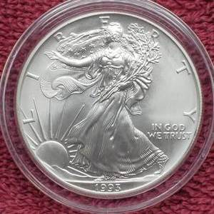 lot 14 image: 1993 American Silver Eagle in Airtite