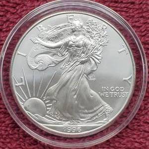 lot 17 image: 1996 American Silver Eagle in Airtite