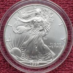 lot 18 image: 1997 American Silver Eagle in Airtite