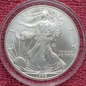 lot 20 image: 1999 American Silver Eagle in Airtite