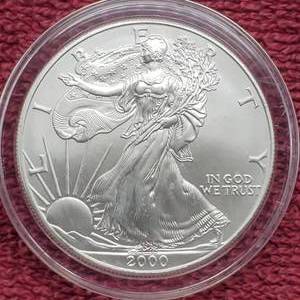 lot 21 image: 2000 American Silver Eagle in Airtite