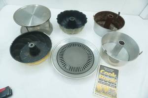 lot 3 image: Lazy Susan , Indoor stove top Grill , Bundt pans