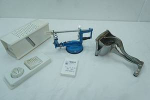 lot 8 image: WEarever Juicer, Apple peeler,cheese shredder