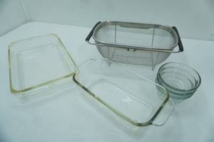 lot 13 image: Glass baking pans