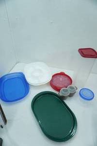 lot 14 image: Vegetable tray , serving tray Buddeez container