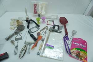 lot 32 image: Kitchenware Lot