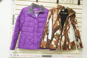 lot 37 image: 2ct Womens Jackets