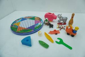 lot 55 image: Vintage Chinese Checkers Game and Other Vintage Toys