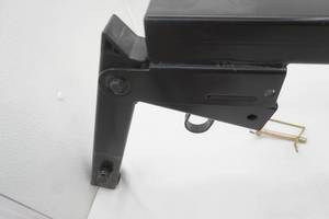 lot 75 image: Thule hitch-mounted bicycle rack (approx 42 long by 24 tall)