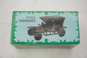 lot 84 image: Vintage Antique Finished die cast miniature pencil sharpener No. 1905