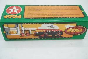 lot 90 image: Ertl Texaco 1934 Diamond T Tanker Doodle Bug die cast coin bank