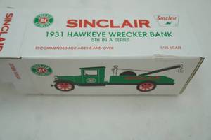 lot 95 image: Vintage Ertl 1931 Sinclair Hawkeye Wrecker Bank. die cast metal 125 scale