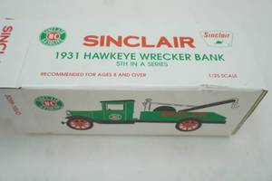 lot 97 image: Vintage Ertl 1931 Sinclair Hawkeye Wrecker Bank. die cast metal 125 scale