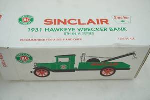 lot 98 image: Vintage Ertl 1931 Sinclair Hawkeye Wrecker Bank. die cast metal 125 scale