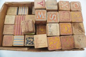 lot 103 image: Antique & Vintage Wooden Alphabet Blocks