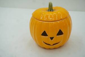 lot 109 image: Vintage Ceramic Jack-O-Lantern