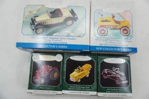 lot 152 image: Hallmark Keepsake Ornaments 5ct (all appear new) Classic Car and Miniature Kiddie Car Classics