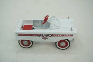 lot 163 image: Hallmark Galleries Kiddie Car Classics Limited Edition Figurine, numbered, Pledge of Authenticity. 1961 Murray Speedway Pace Car.