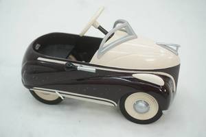 lot 168 image: Kiddie Car Classics 1939 Steelcraft Lincoln Zephyr by Murray. diecast model