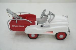 lot 191 image: Kiddie Car Classics 1941 Steelcraft Junior Service truck