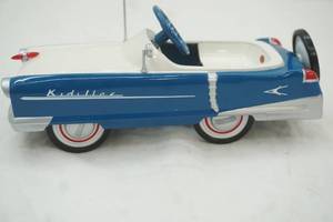 lot 207 image: Kiddie Car Classics 1959 Garton Deluxe Kidillac