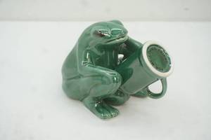 lot 209 image: Vintage Green Ceramic naughty frog figurine. Novelty Barware. 1960s