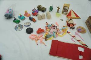 lot 211 image: Collection of Vintage Toys