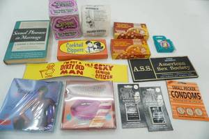 lot 214 image: Vintage Novelty Items