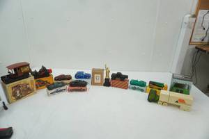 lot 221 image: Vintage Avon Perfume, Aftershave, & Cologne Bottles with Original Boxes