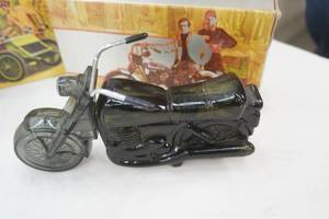 lot 222 image: Vintage Avon Perfume, Aftershave, & Cologne Bottles with Original Boxes