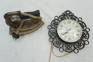 lot 228 image: Vintage Edison Electric Iron Vintage GE Wall Clock Model 2151