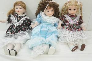 lot 249 image: 3ct Vintage Porcelain Dolls