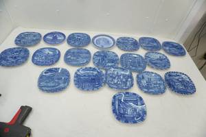 lot 251 image: Vintage Rorstrand Julen Swedish Christmas Plates (1980s-1990s)