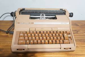 lot 284 image: Vintage Smith-Corona Electric Typewriter
