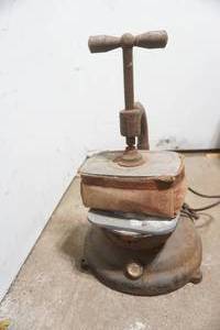 lot 285 image: Vintage Electric Tire Tube Vulcanizer