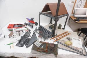 lot 290 image: Mattel MX 16 Hydro Jet & Beach Blaster, Building