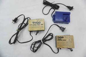 lot 296 image: Vintage Tyco HO Scale Train Power Pack