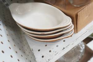 lot 309 image: Collectible Vintage Ceramics and Glassware Lot