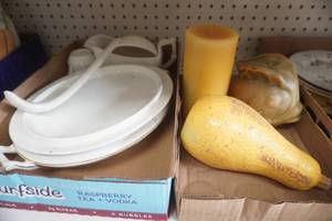 lot 312 image: Collectible Vintage Ironstone, Porcelain and more