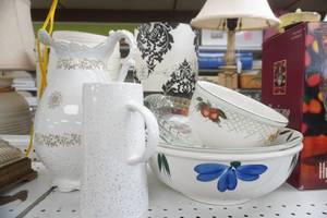 lot 317 image: Collectible VintageAntique Ironstone, Ceramics, Crystal Glassware