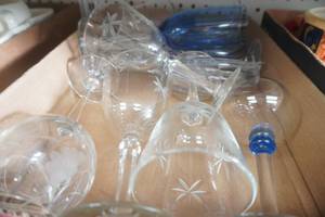 lot 322 image: Collectible Vintage Glassware, Ceramics, Porcelain