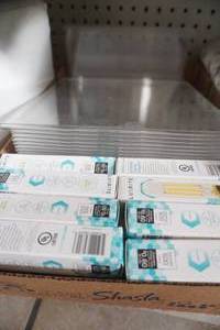 lot 323 image: Collectible Vintage Ceramics and Decor